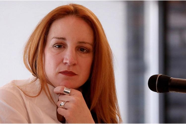 Η ΣΤΕΦΑΝΙΑ ΓΟΥΛΙΩΤΗ ΜΙΛΑΕΙ ΓΙΑ ΤΗΝ ΟΙΚΟΓΕΝΕΙΑ, ΤΟ ΘΕΑΤΡΟ, ΤΗΝ ΓΥΝΑΙΚΑ